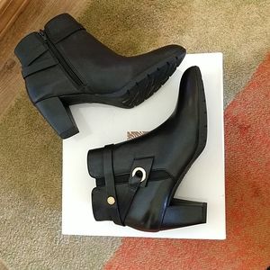 Anne Klein Genuine Leather Black Booties 8.5M